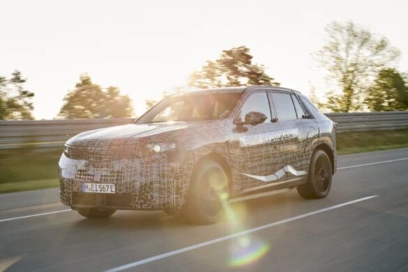 BMW sorprende il mondo: nel 2028 arriva la iX5 Hydrogen