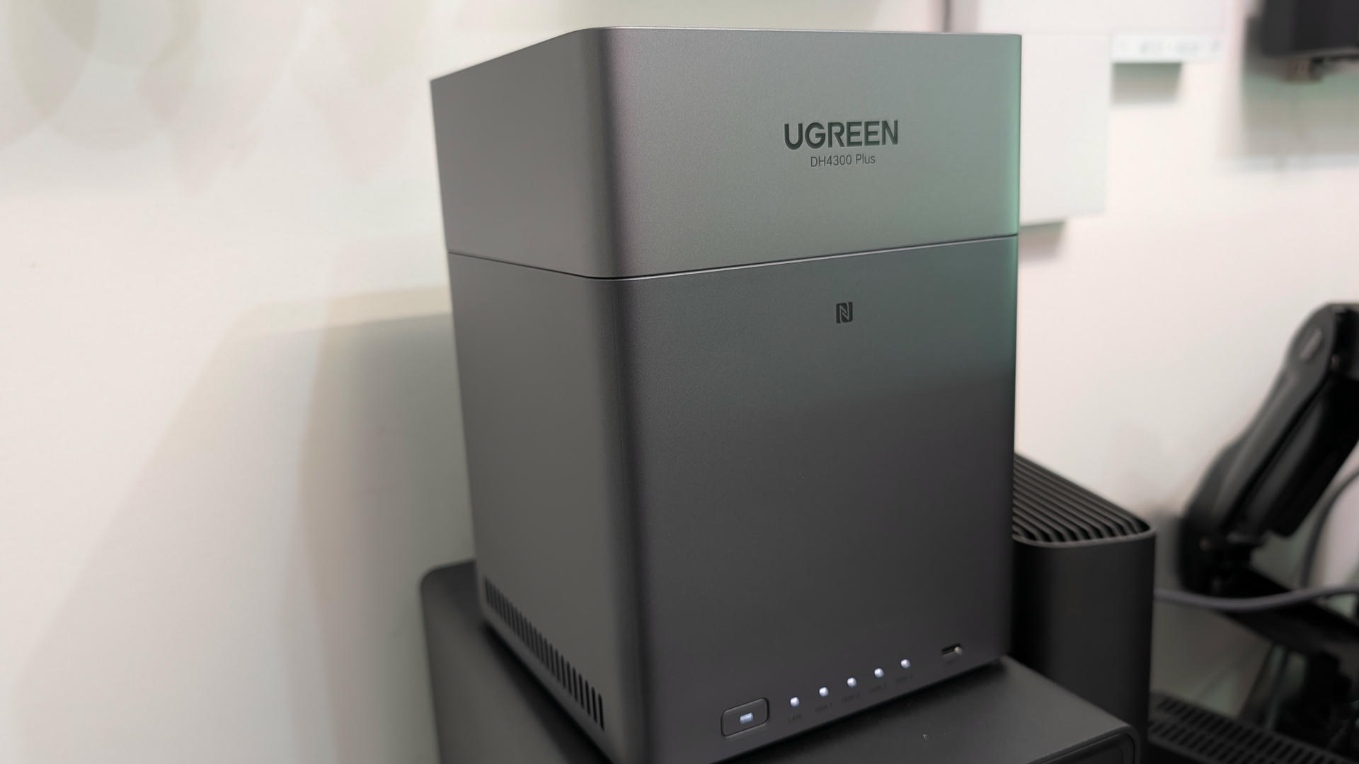 PXL UGREEN NASync DH Plus PXL UGREEN NASync DH Plus