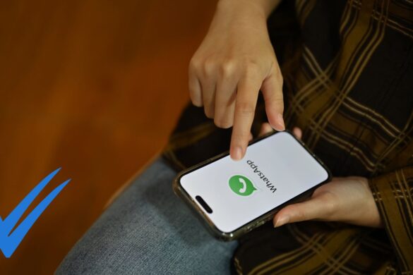 WhatsApp cambia: spunte blu costanti e stop alle doppie bianche