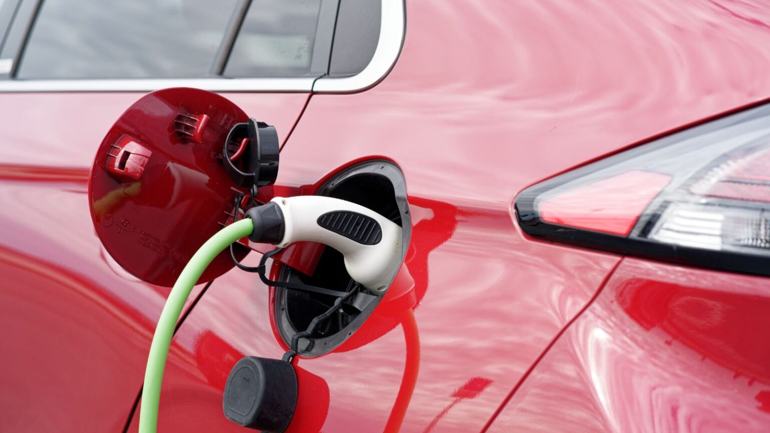 Auto elettriche, nuovi sviluppi per il 2035