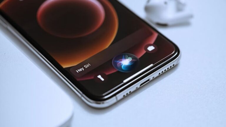 Apple testa la nuova Siri con un’app interna in stile ChatGPT
