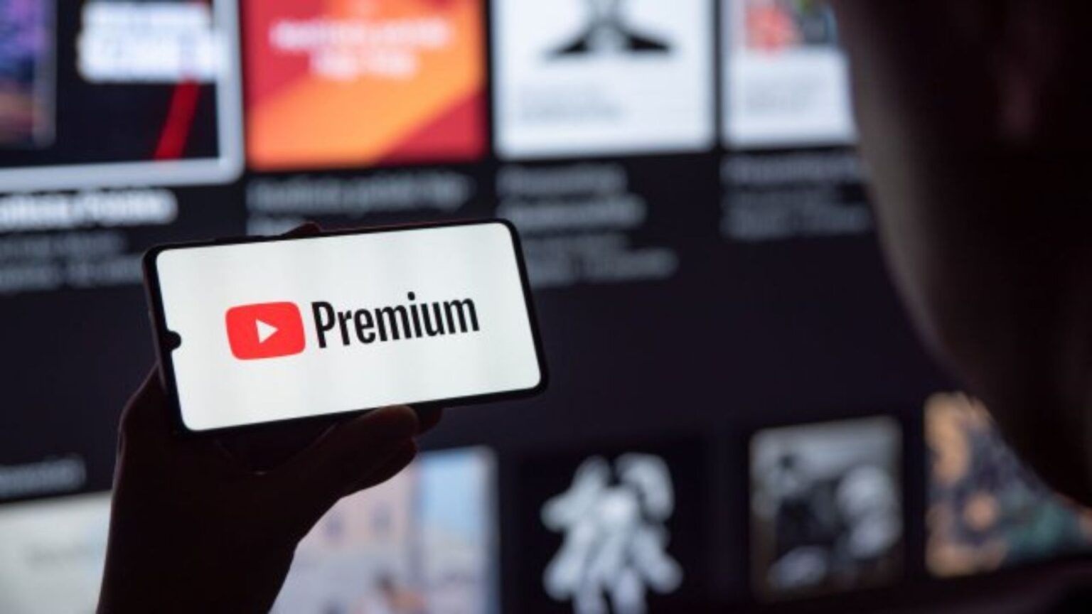 YouTube Music valuta di riservare i testi delle canzoni agli abbonati Premium
