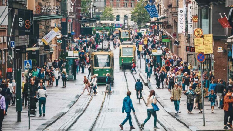 Ricercatori a Taiwan trasformano le vibrazioni urbane in elettricità stabile, aprendo nuove strade per sensori e dispositivi senza batterie.