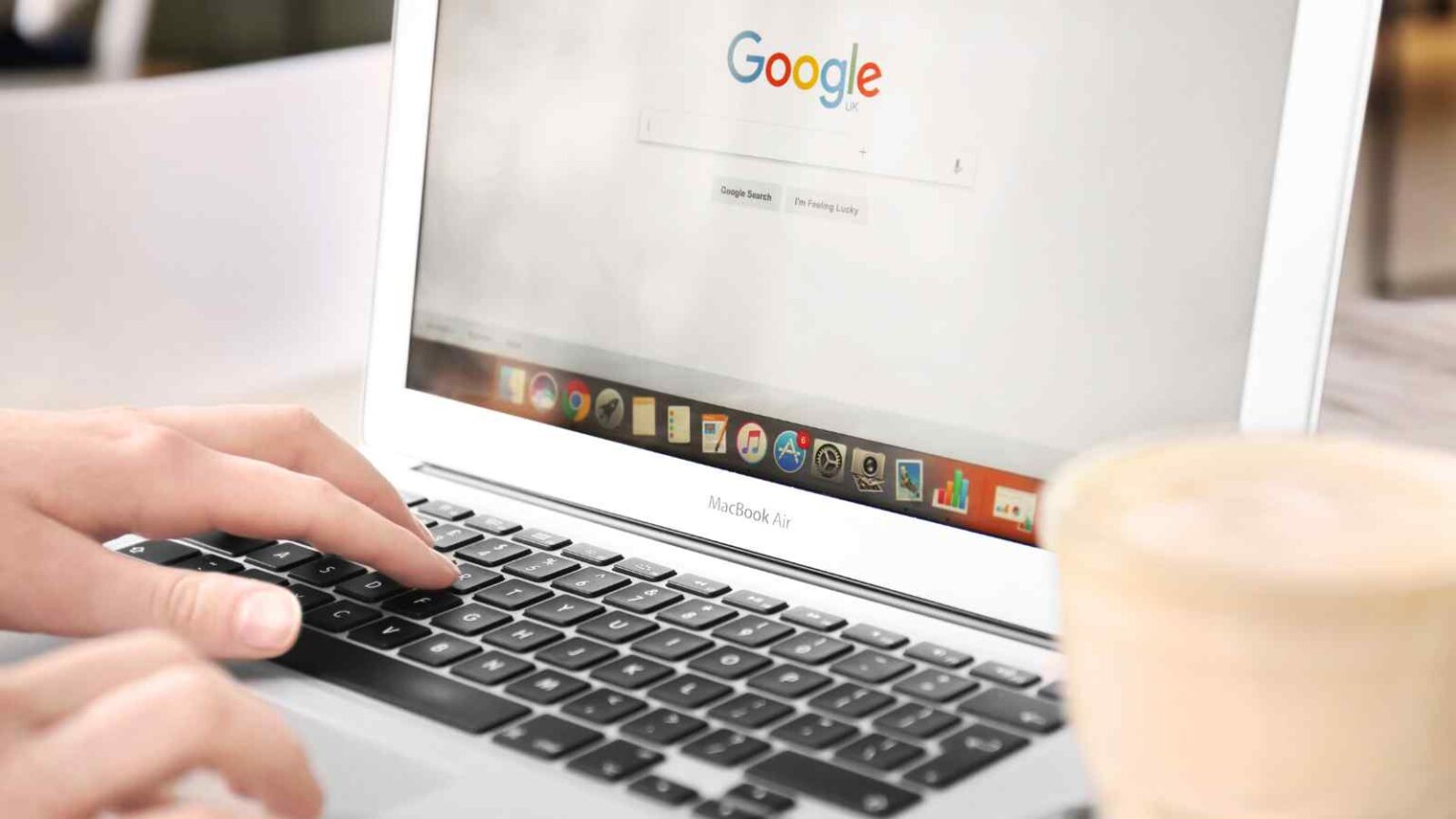 Google Sheets introduce la crittografia lato client, proteggendo i file nel browser prima che salgano sul cloud per Workspace Enterprise.