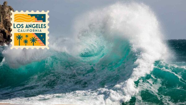 Al porto di Los Angeles, paddle blu di Eco Wave Power trasformano il movimento delle onde in elettricità pulita e costante.