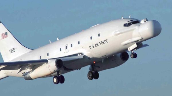 Il Boeing RAT55, aereo spia dell’Area 51, viene avvistato in manovre segrete, rivelando tecnologia militare avanzata e voli stealth.