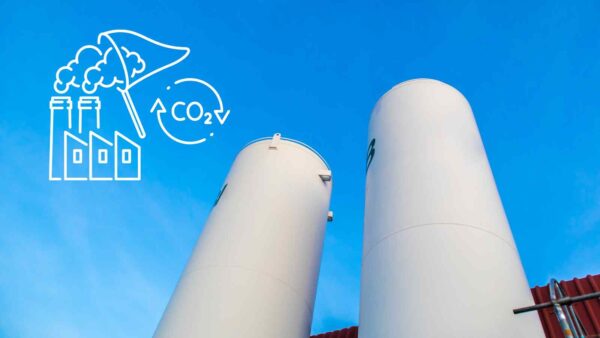L’Italia spinge su CCUS con Eni e Snam per catturare e stoccare CO₂, puntando a decarbonizzare industrie entro il 2030.