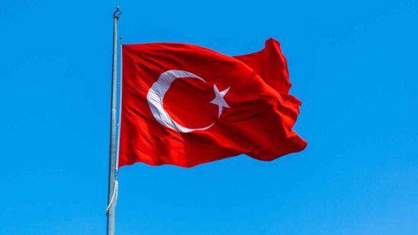 La Turchia lancia Steel Dome, sistema difensivo domestico con IA, sensori e laser per autonomia tecnologica e militare.