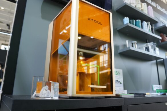 xTool F2 Ultra, il laser UV che incide il vetro dall’interno