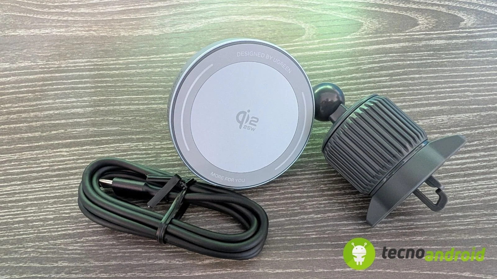 caricatore - dettaglio UGREEN MagFlow Qi2 25W Caricatore Wireless: potenza di ricarica anche in auto | Recensione