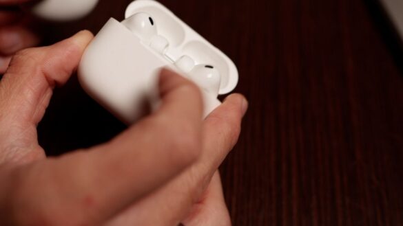 Confronto AirPods Pro 3 vs Google Pixel Buds 2a Confronto AirPods Pro 3 vs Google Pixel Buds 2a