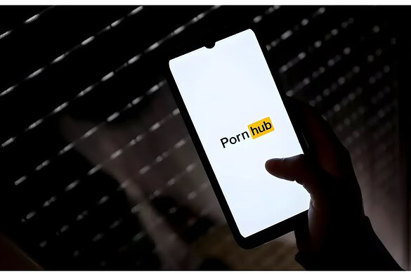 Blocco a Pornhub in Italia dal 12 novembre: arriva la verifica dell’età obbligatoria
