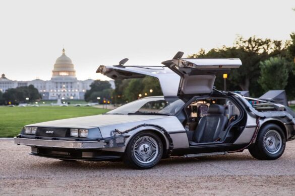 Youtuber costruisce una DeLorean e vola veramente