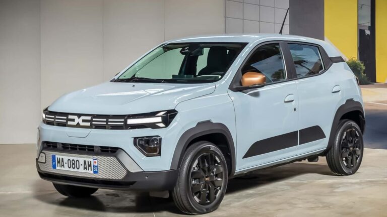 Dacia Spring 2026: la city car elettrica cambia stile ed aumenta la potenza