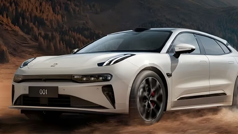 Zeekr 001: ricarica in 7 minuti per un’elettrica da record