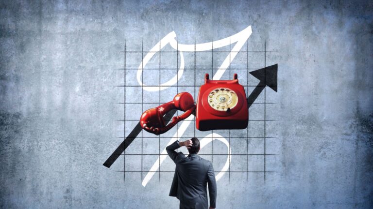 Clausola inflazione per le tariffe telefoniche: la retromarcia che accende il dibattito politico