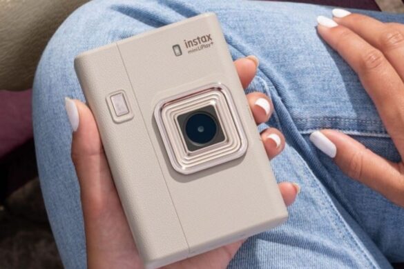 Fujifilm instax mini LiPlay+: integrata una fotocamera per selfie