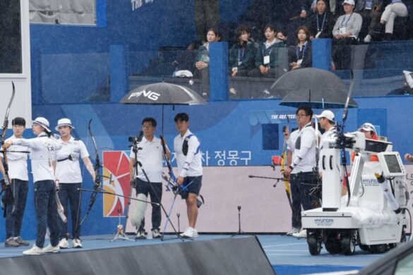 Nuovo robot arciere sfida i campioni olimpionici?