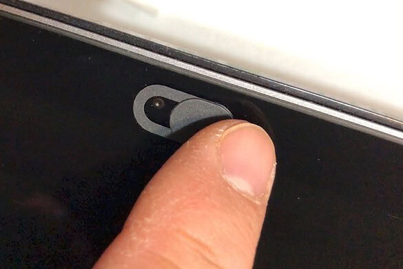 MacBook: le cover per le webcam possono essere dannose per il display, lo dice Apple