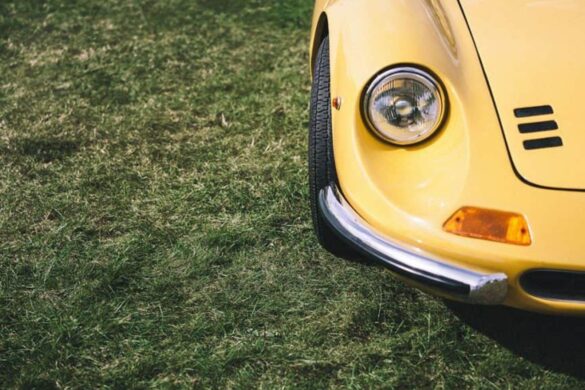 Porsche trasforma i rottami in innovazione: dai rifiuti auto ai volanti di nuova generazione