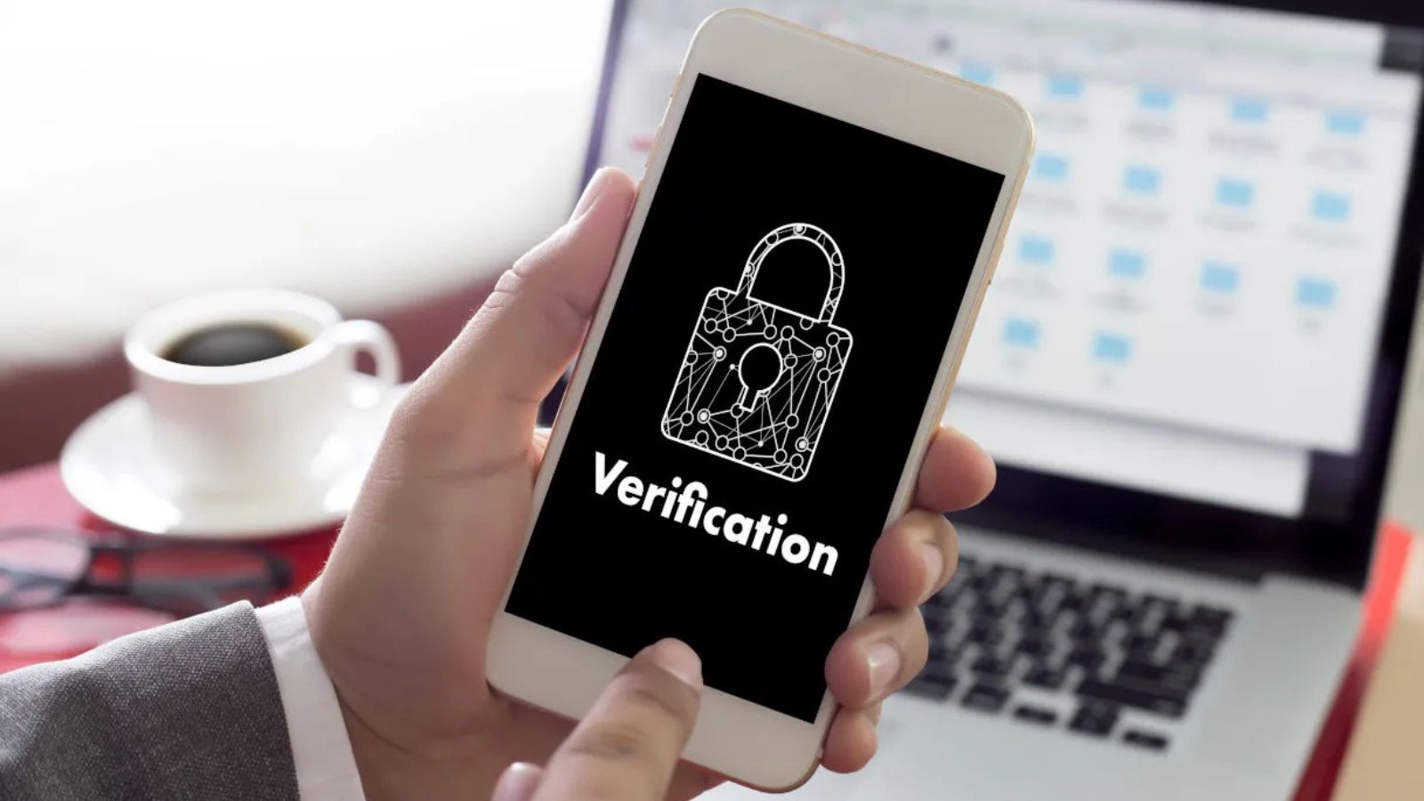 La verifica dell’età su Google Play Store divide gli utenti: sicurezza o invasione della privacy?