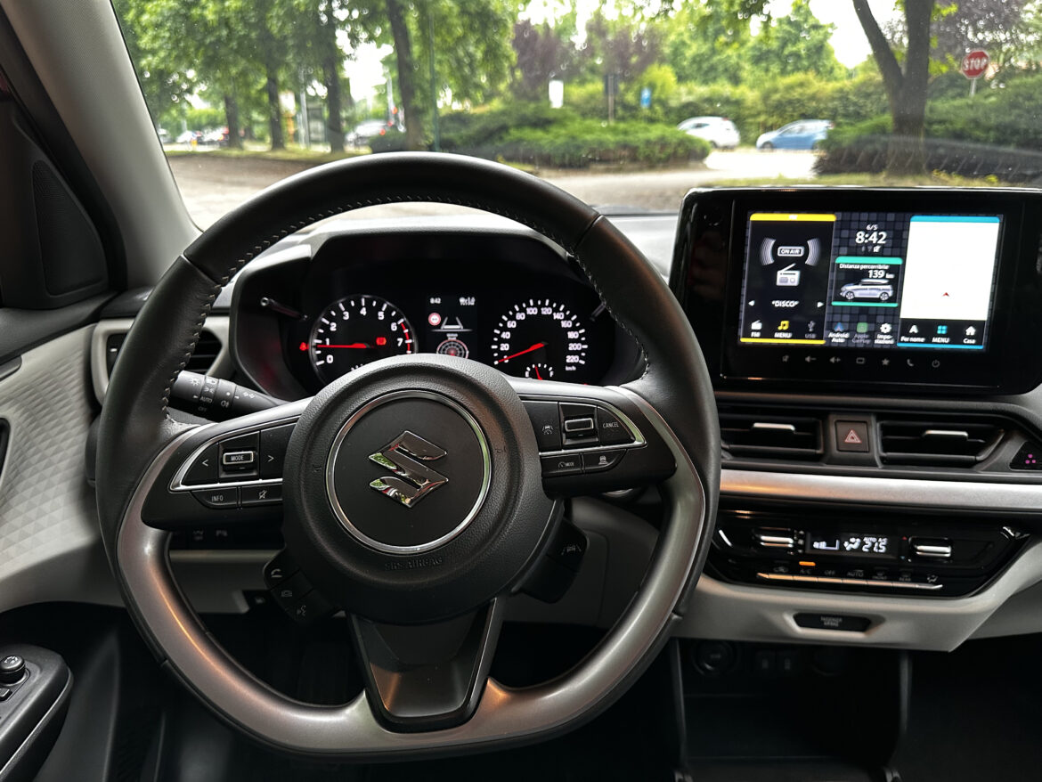 Suzuki Swift () Suzuki Swift ()