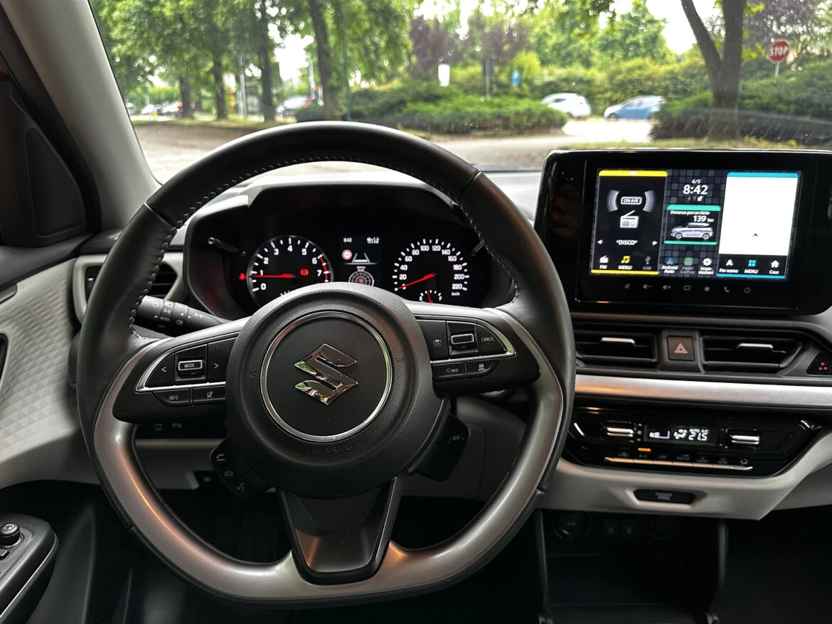Suzuki Swift () Suzuki Swift ()