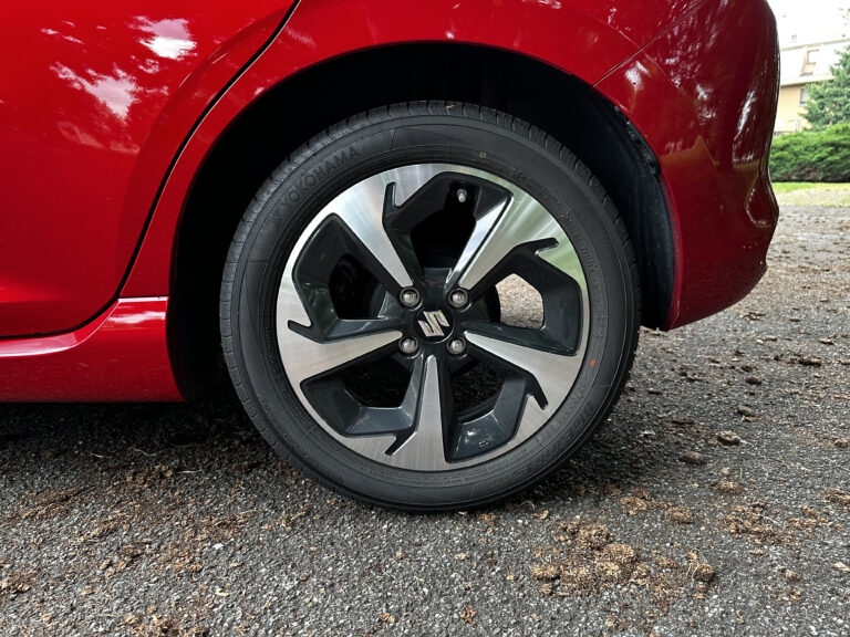 suzuki swift - caratteristiche Suzuki Swift ()