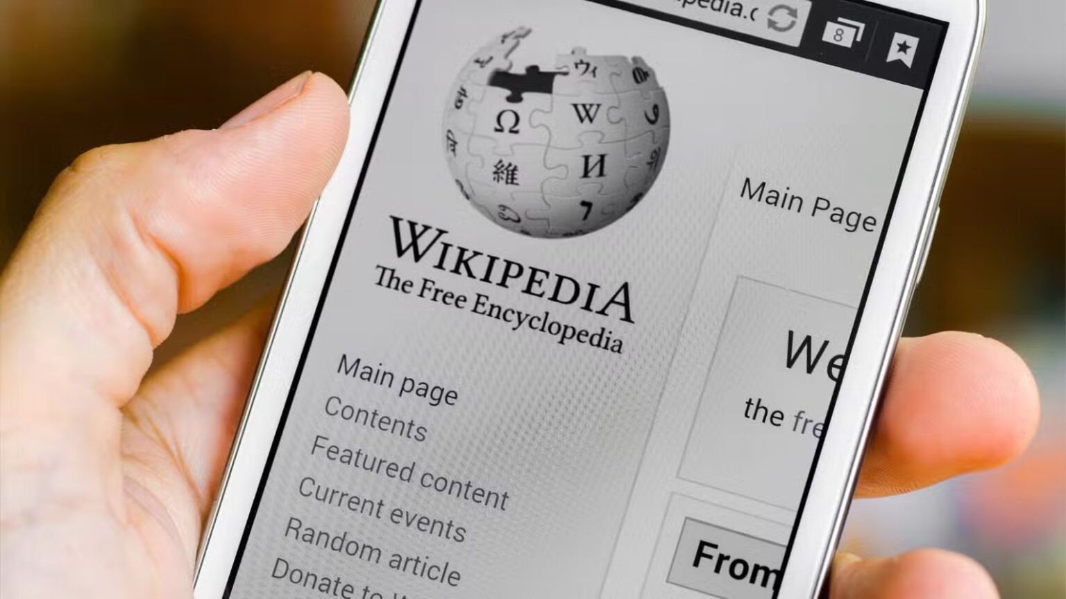 Wikipedia perde traffico: l’AI e i video brevi stanno cambiando il web