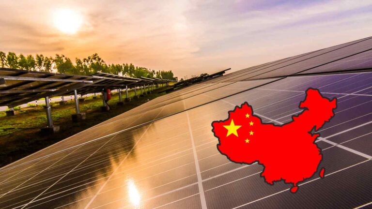 La capacità globale di energie rinnovabili raddoppierà entro il 2030, guidata dal solare, ma con forte dipendenza dalla Cina.