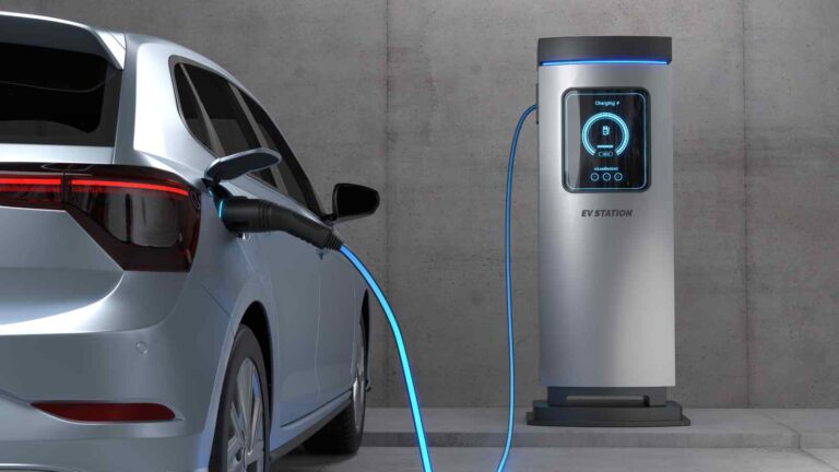 I furti di cavi alle colonnine EV stanno bloccando ricariche rapide e causando perdite economiche a gestori e automobilisti.