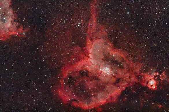 Nebulosa del Cuore, l’universo che pulsa in luce e colore