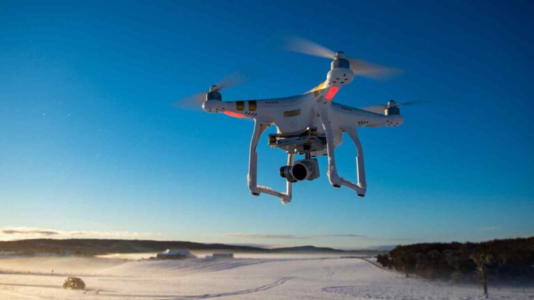 Il drone Artemis di Auterion combina autonomia di 1.600 km, navigazione visiva e aggiornamenti continui per operazioni militari avanzate.