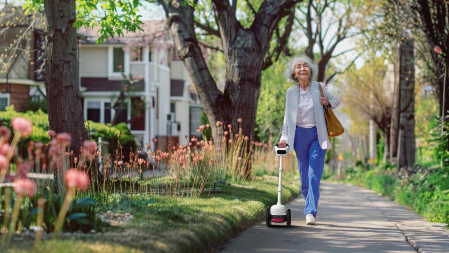 Glide è un bastone smart con AI, sensori e ruote che guida e protegge gli ipovedenti, offrendo autonomia e feedback tattile.