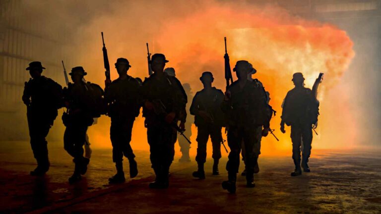 La Nato conduce l’esercitazione Steadfast Noon 2025, simulando scenari nucleari e testando prontezza e cooperazione tra 14 Paesi.