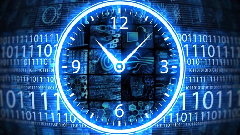 Il MIT raddoppia la precisione degli orologi atomici grazie a una tecnica che riduce il rumore quantistico nelle misurazioni del tempo.
