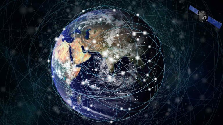 Atomic-6 presenta Space Armor, un materiale leggero e resistente che protegge satelliti e astronauti dai micrometeoriti nello spazio.