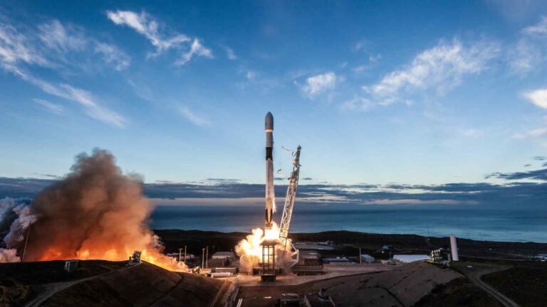 SpaceX completa con successo il test della Starship V2 e avanza verso la V3, più potente e pronta per rifornimenti orbitali.