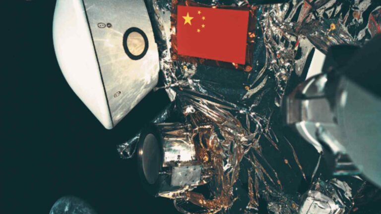 La sonda cinese Tianwen 2 scatta un “selfie” spaziale mostrando la Terra a 43 milioni di chilometri di distanza.
