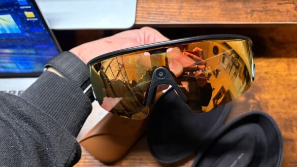 Oakley Meta Vanguard vs Ray-Ban Meta Wayfarer Oakley Meta Vanguard vs Ray-Ban Meta Wayfarer