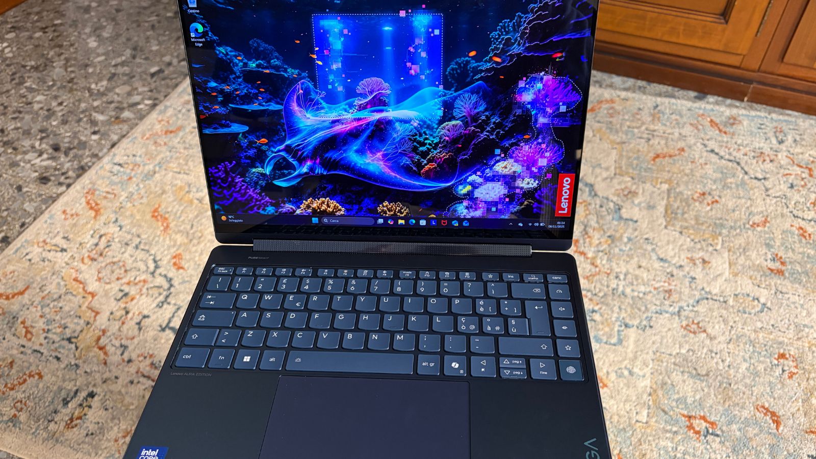 Lenovo Yoga 9i 2-in-1 Aura Edition Lenovo Yoga 9i 2-in-1 Aura Edition