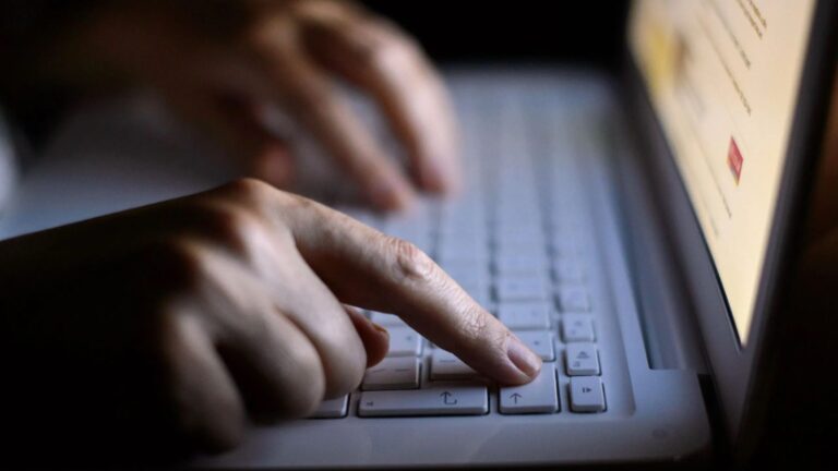 Verifica età obbligatoria su oltre 40 siti porno facilmente aggirabile, ecco come funziona