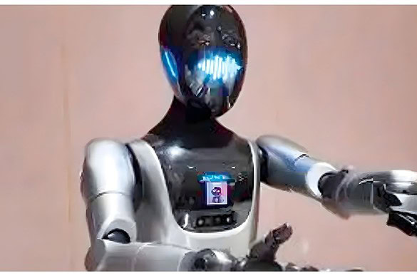 XMAN-R1, il robot umanoide che accoglie gli ospiti e collabora con altri robot