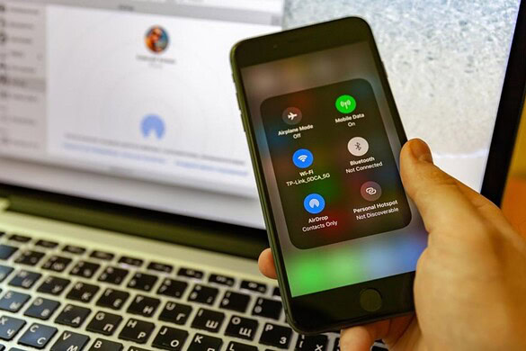 AirDrop si apre anche agli sconosciuti: con iOS 26.2 arrivano i codici temporanei