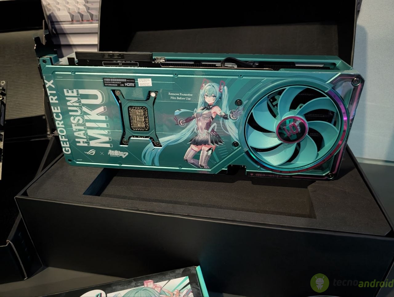 Asus Hatsune Miku () Asus Hatsune Miku ()