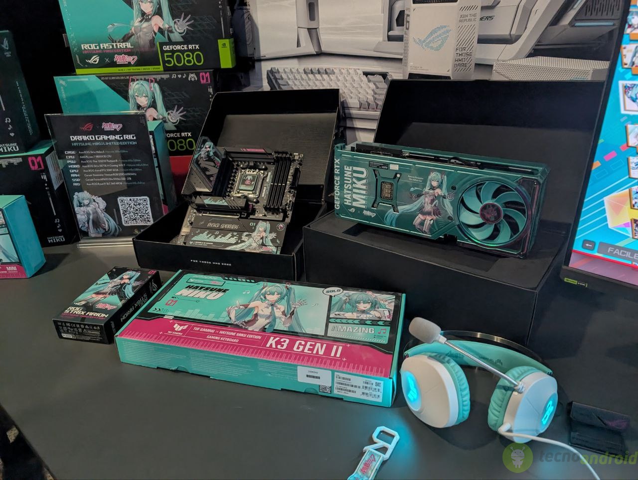 Asus Hatsune Miku () Asus Hatsune Miku ()