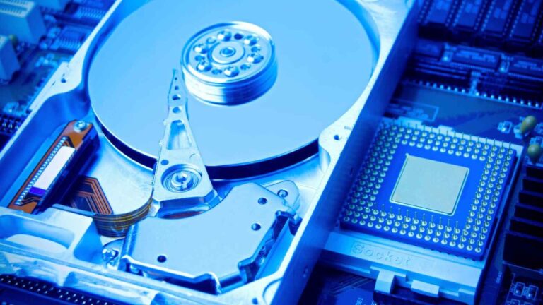 Seagate spinge gli HDD oltre 6,9 TB per piatto, aprendo la strada a singoli drive da 60 TB per datacenter e archiviazione massiva.