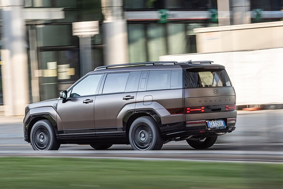 Hyundai SANTA FE Plug-in Hybrid: prestazioni, stile e innovazione