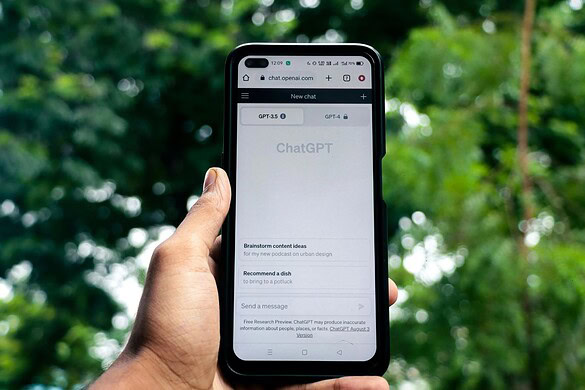 ChatGPT integra le chat di gruppo