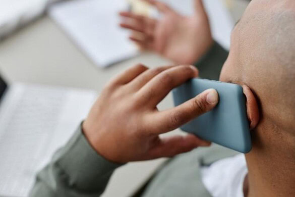 Smartphone e cancro: cosa dice davvero la scienza e come ridurre i rischi